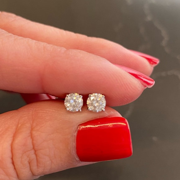 100% Natural 2/3 carat Diamond Studs in 14K White Gold - Picture 1 of 4